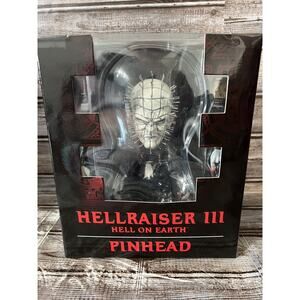 Mezco Toyz - Hellraiser III: Hell on Earth Pinhead Figure